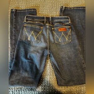 Women’s Medium wash boot cut retro wranglers 7x36